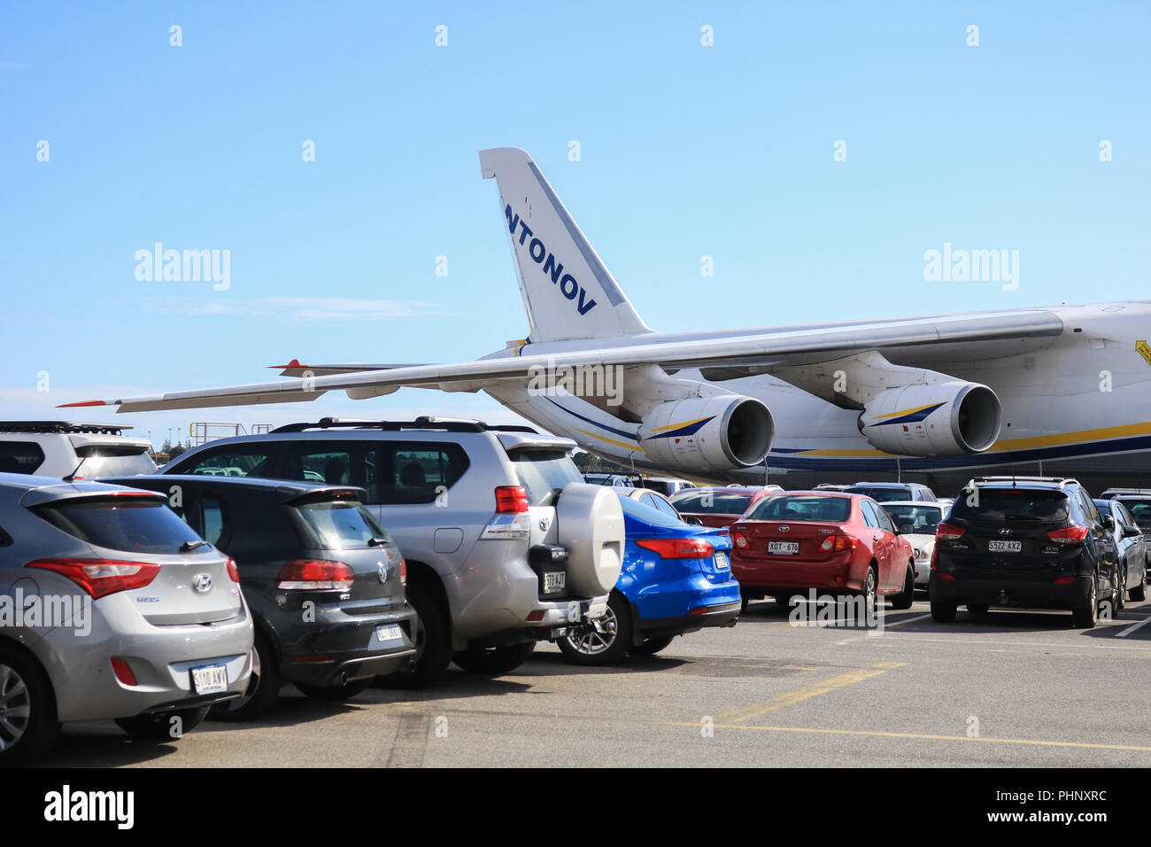 Adelaide, Australien. 2. Sep 2018. Eine riesige Antonov 124-100 M-150 Frachtmaschine eines der größten Flugzeuge der Welt in Adelaide Flughafen Durchführung der Verteidigung militärischer Ausrüstung, die an Land Kräfte die Konferenz nächste Woche 2018 Adelaide Convention Centre Credit angezeigt werden gelandet ist: Amer ghazzal/Alamy leben Nachrichten Stockfoto