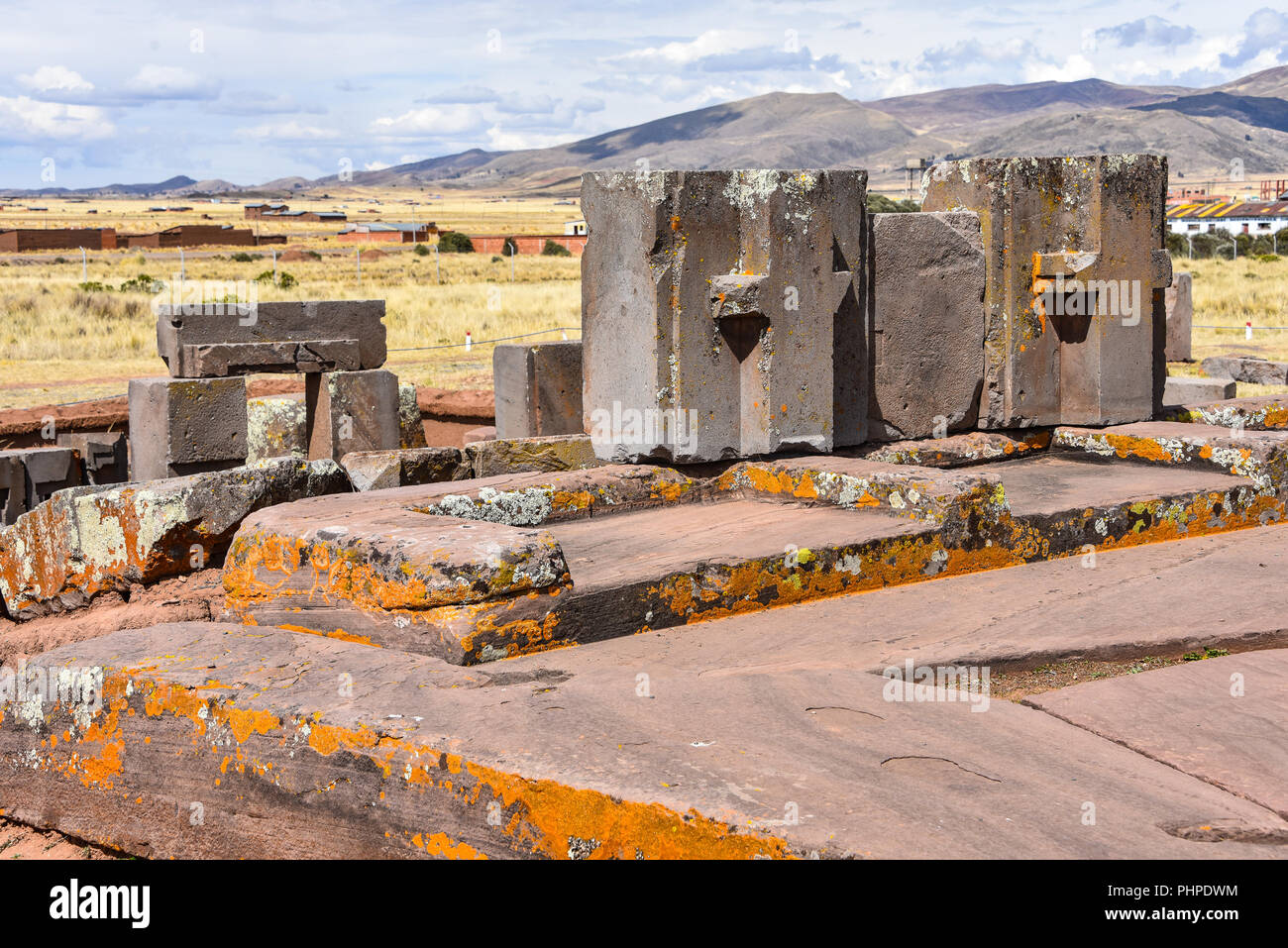 Aufwändige Steinbildhauerei in megalithischen Stein bei Puma Punku, Teil der Tiwanaku archäologischer Komplex, ein UNESCO-Weltkulturerbe, in der Nähe von La Paz, Boli Stockfoto