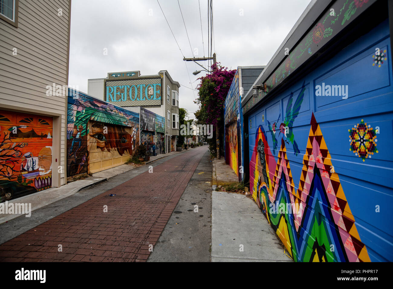 Balmy Alley, eine Straße in der Mission District von San Francisco, Kalifornien. Die meisten konzentrierte Sammlung von Wandmalereien in San Francisco. Stockfoto