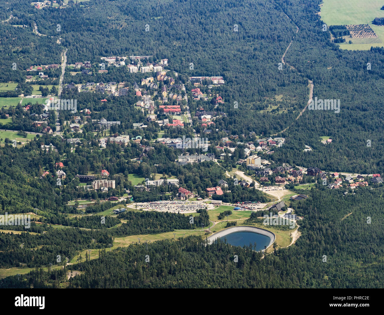 Luftaufnahme von Tatranska Lomnica in der Hohen Tatra, Vysoke Tatry, Slowakei. Stockfoto
