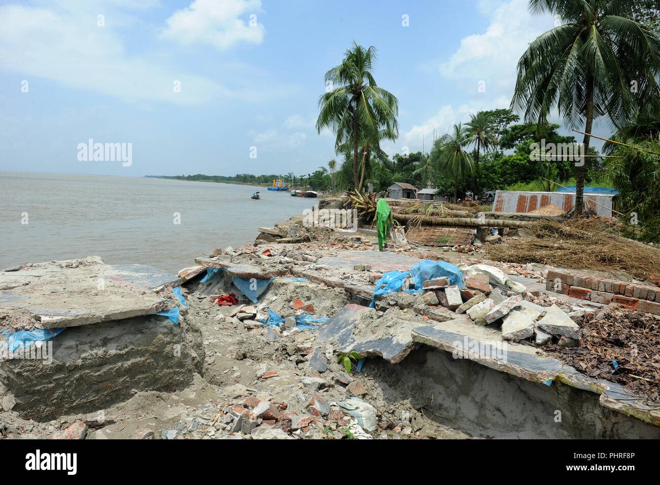 Dhaka, Bangladesch 12. August 2016: Die Erosion durch das Padma Fluss hat viele Familien obdachlos auf dohar Dorf in Dhaka, Bangladesch gerendert. Stockfoto