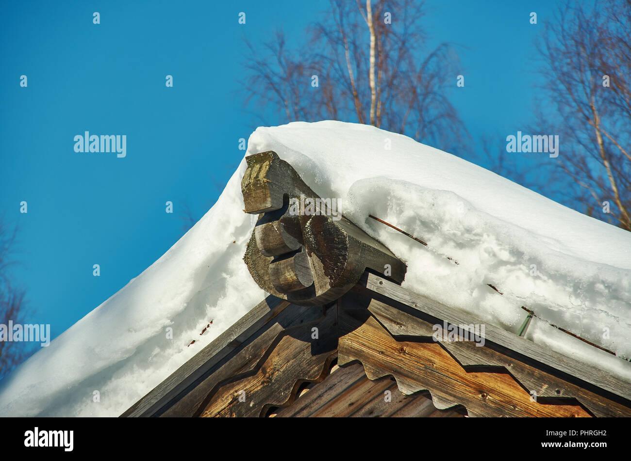 Russische traditionelle Holzarchitektur - konek Chudsky Stockfoto