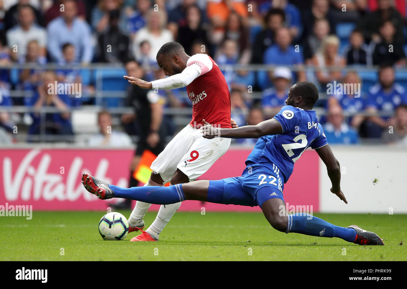 Von Arsenal Alexandre Lacazette Kerben dritten Ziel seiner Seite des Spiels während der Premier League Match in Cardiff City Stadium. Stockfoto