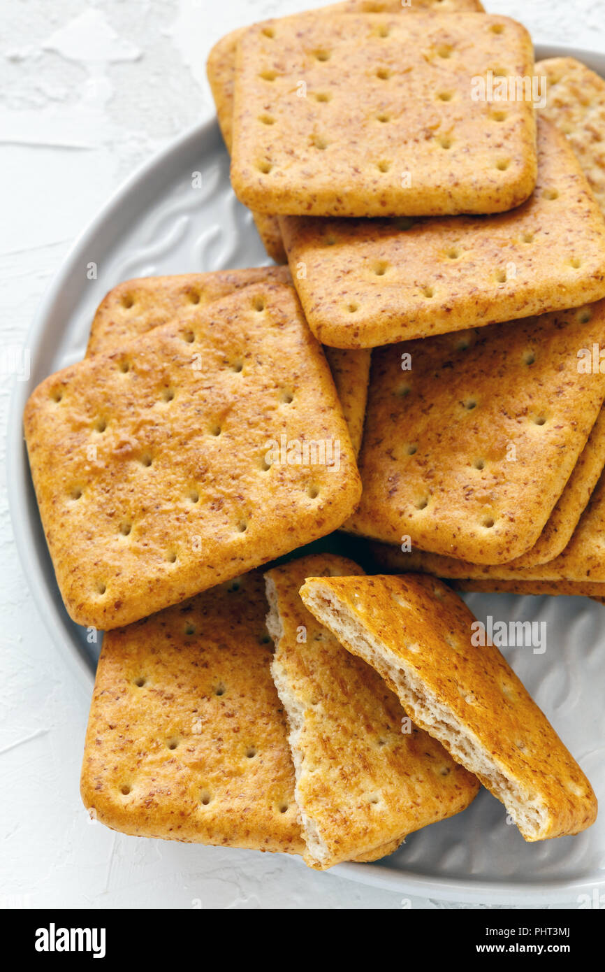 Cracker mit Weizenkleie. Stockfoto