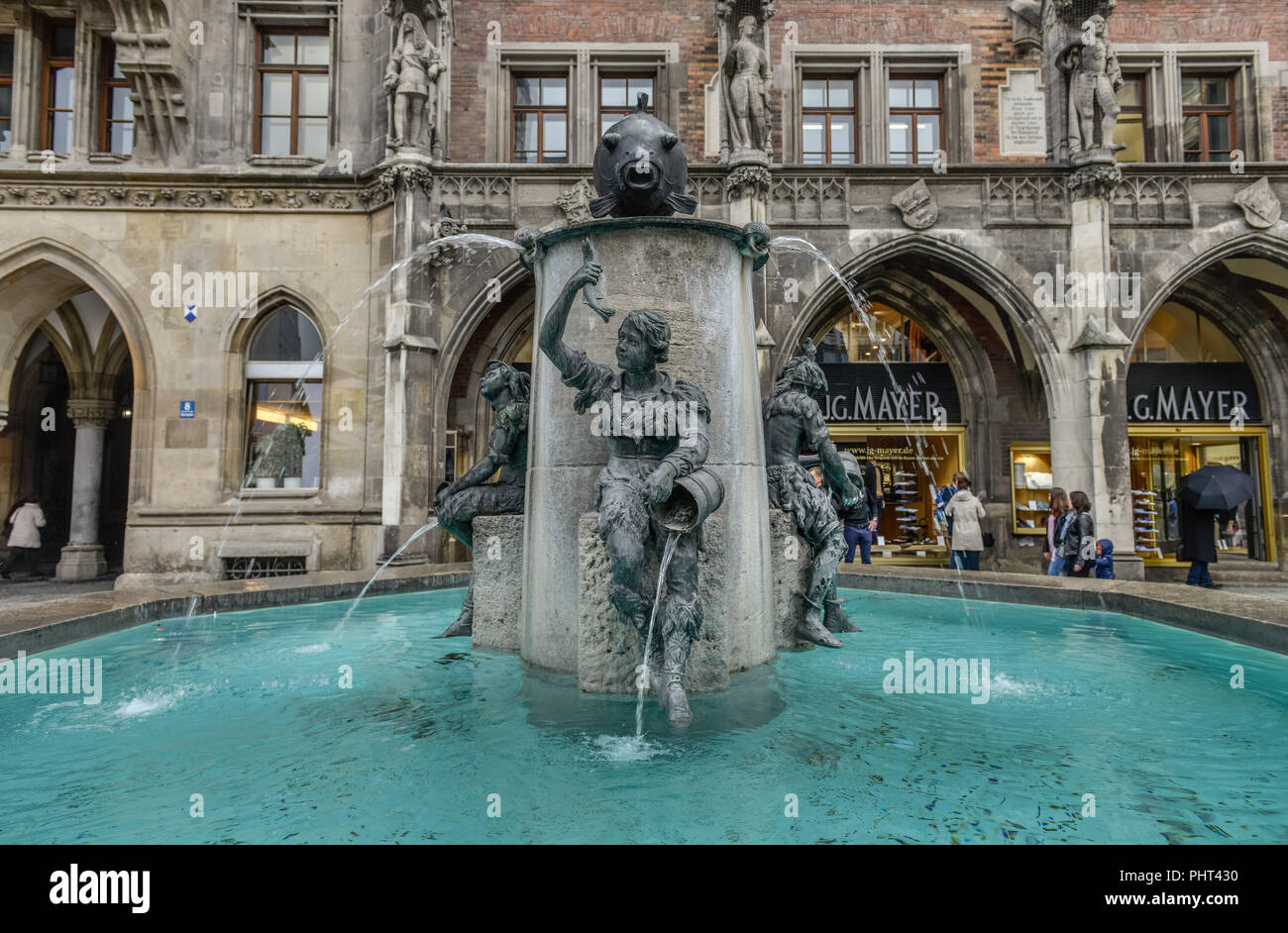 Fischbrunnen, Marienplatz, Muenchen, Bayern, Deutschland