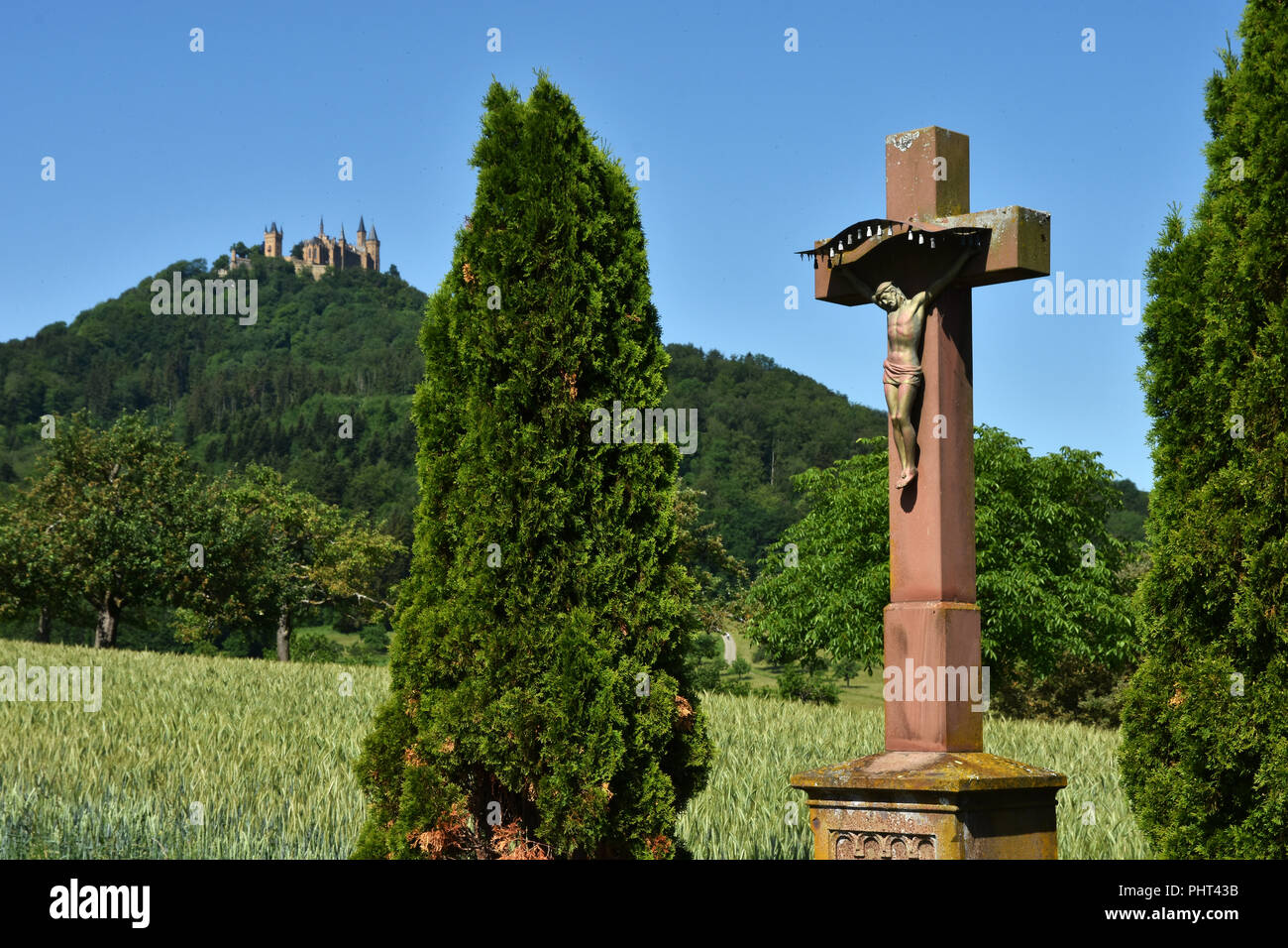 Kalvarienberg, steinernen Kreuz, Burg Hohenzollern, Deutschland Stockfoto
