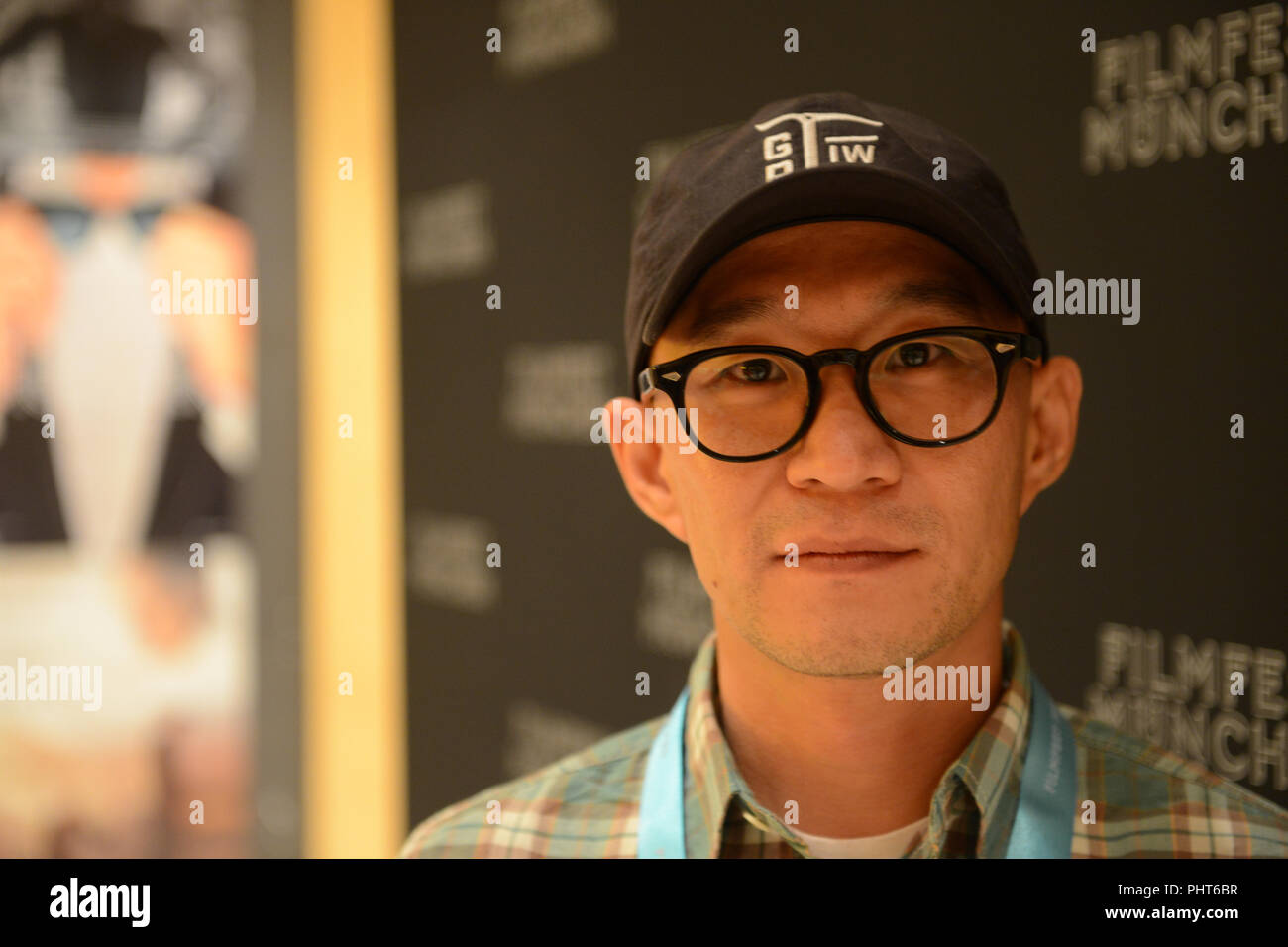 Direktor Kkum-bo-da-Hae-mongî auf dem Filmfest München 2015 gesehen vor der Vorführung seines Films "eine Frage der Interpretation" Stockfoto