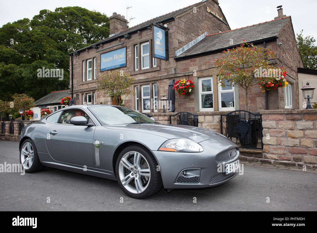 Jaguar XKR E4 PLR bei Hoghton Turm Classic, Veteran, Vintage, restauriert, super Car Show, Großbritannien Stockfoto