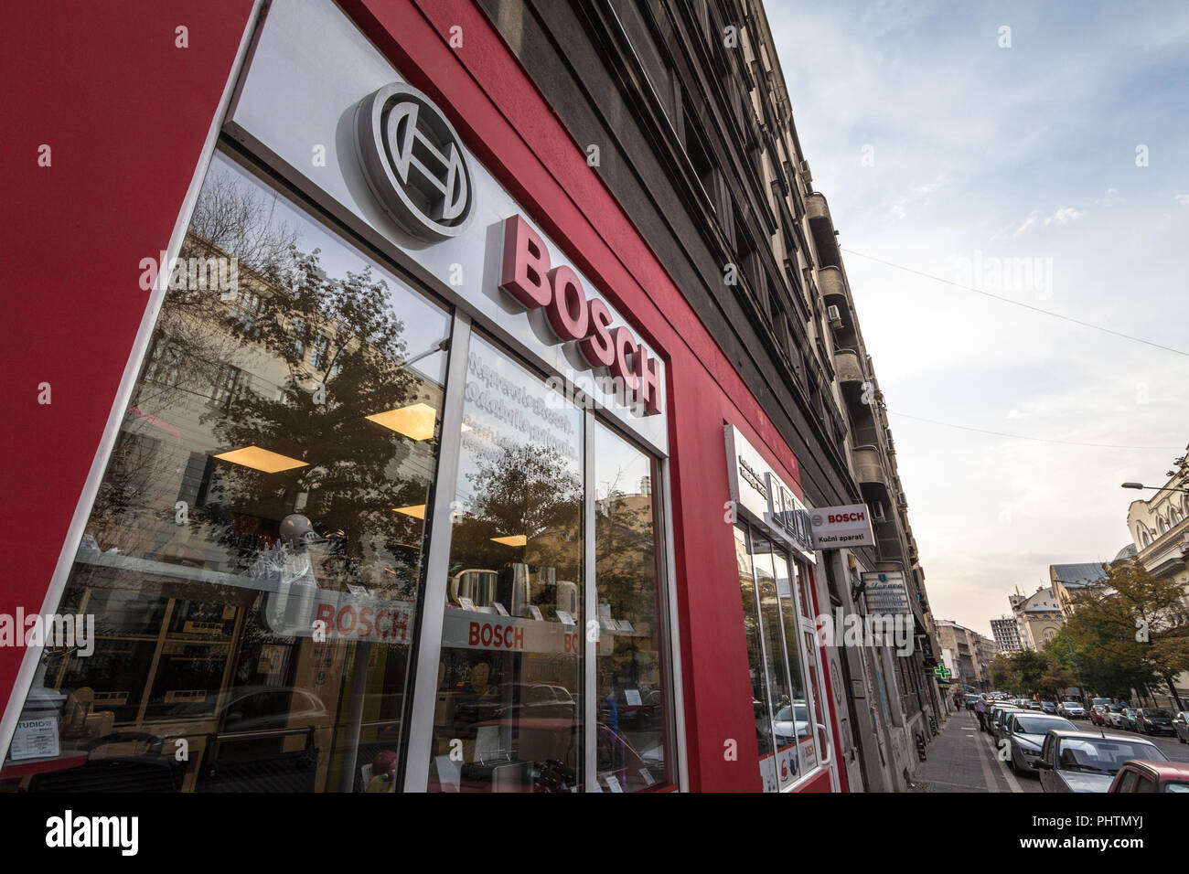 Belgrad, SERBIEN - 20. AUGUST 2018: Logo von Bosch auf Ihre wichtigsten Shop in Belgrad. Bosch ist ein deutscher Hersteller electronichs, Engineering, inländischen Ein Stockfoto