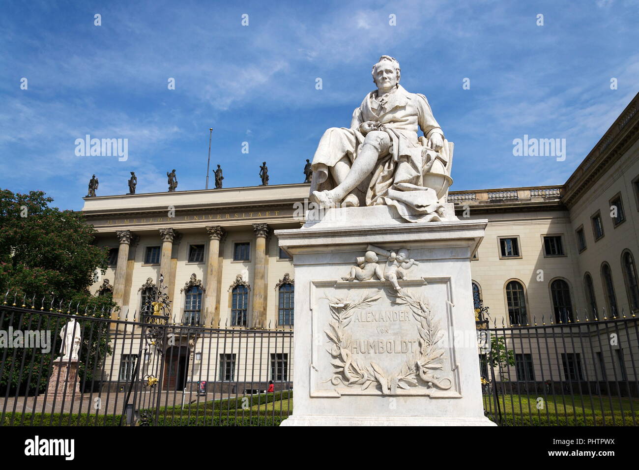 Alexander von Humboldt Statue außerhalb der Humboldt Universität zu Berlin, Deutschland Stockfoto