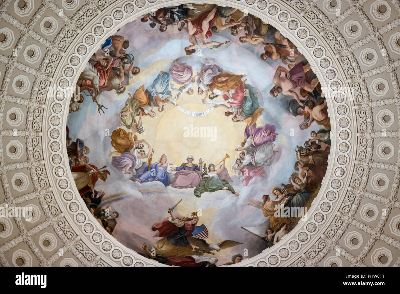 Das Fresko auf der Innenseite des US Capitol Rotunde mit George Washington aufsteigend in den Himmel. Stockfoto