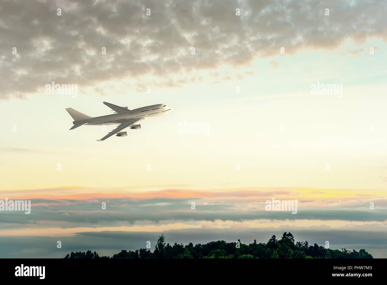 Ein Flugzeug und der Sonnenuntergang Himmel Stockfoto