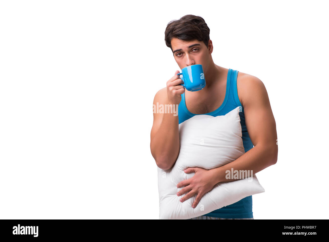 Junger Mann mit Kaffeetasse isoliert auf weißem Stockfoto