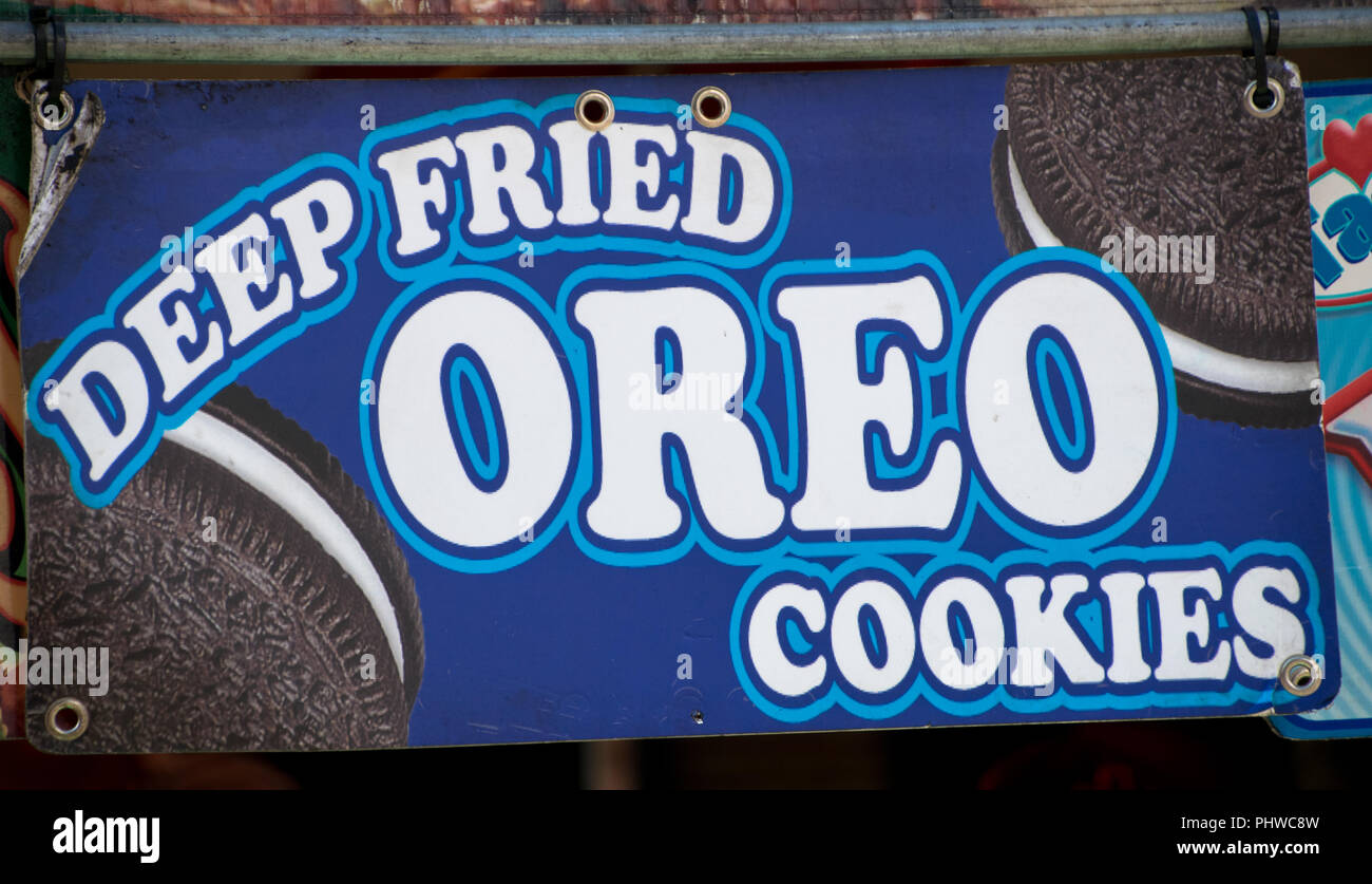 Zeichen für frittierte Oreo Kekse an der Matthews lebendig Street Fair am Labor Day Wochenende in Matthews, NC USA Stockfoto