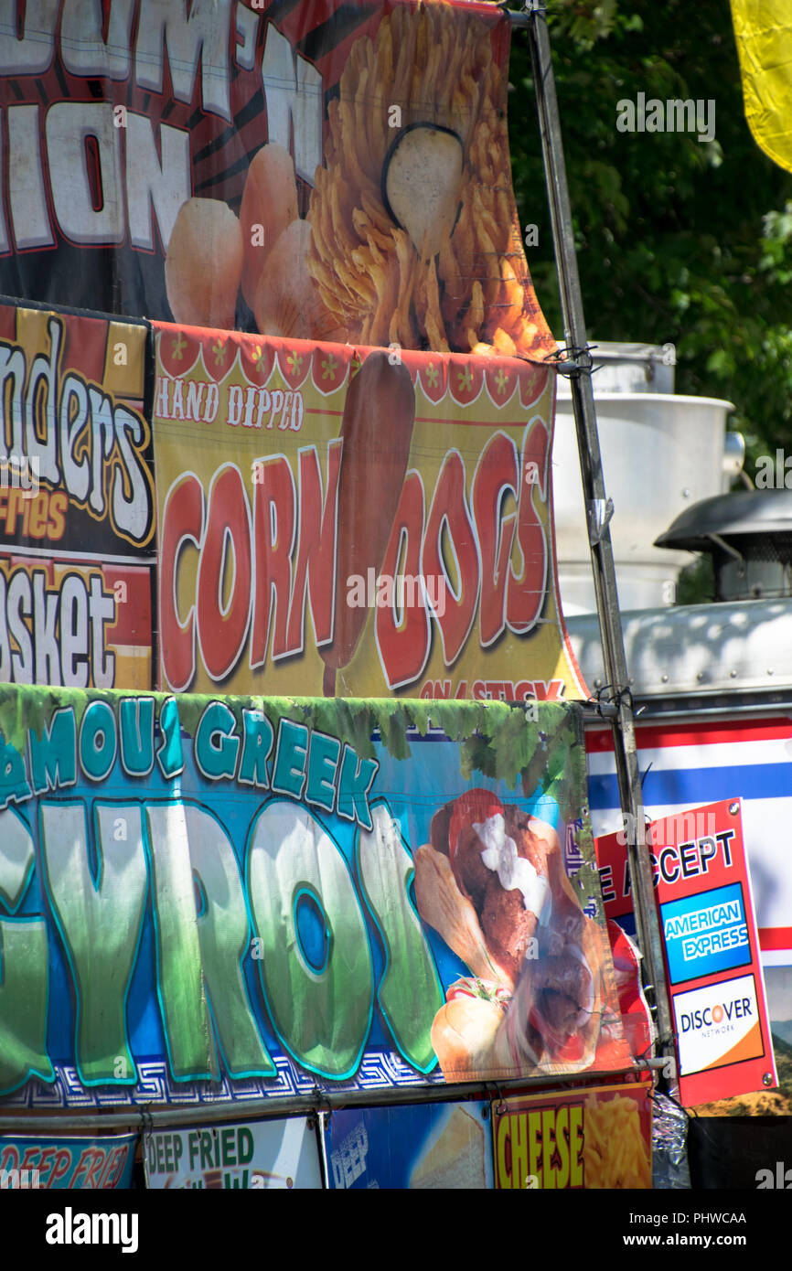 Allgegenwärtige essen Angebote registrieren an der Matthews lebendig Street Fair auf Lanor Tag Wochenende in Matthews, NC USA Stockfoto