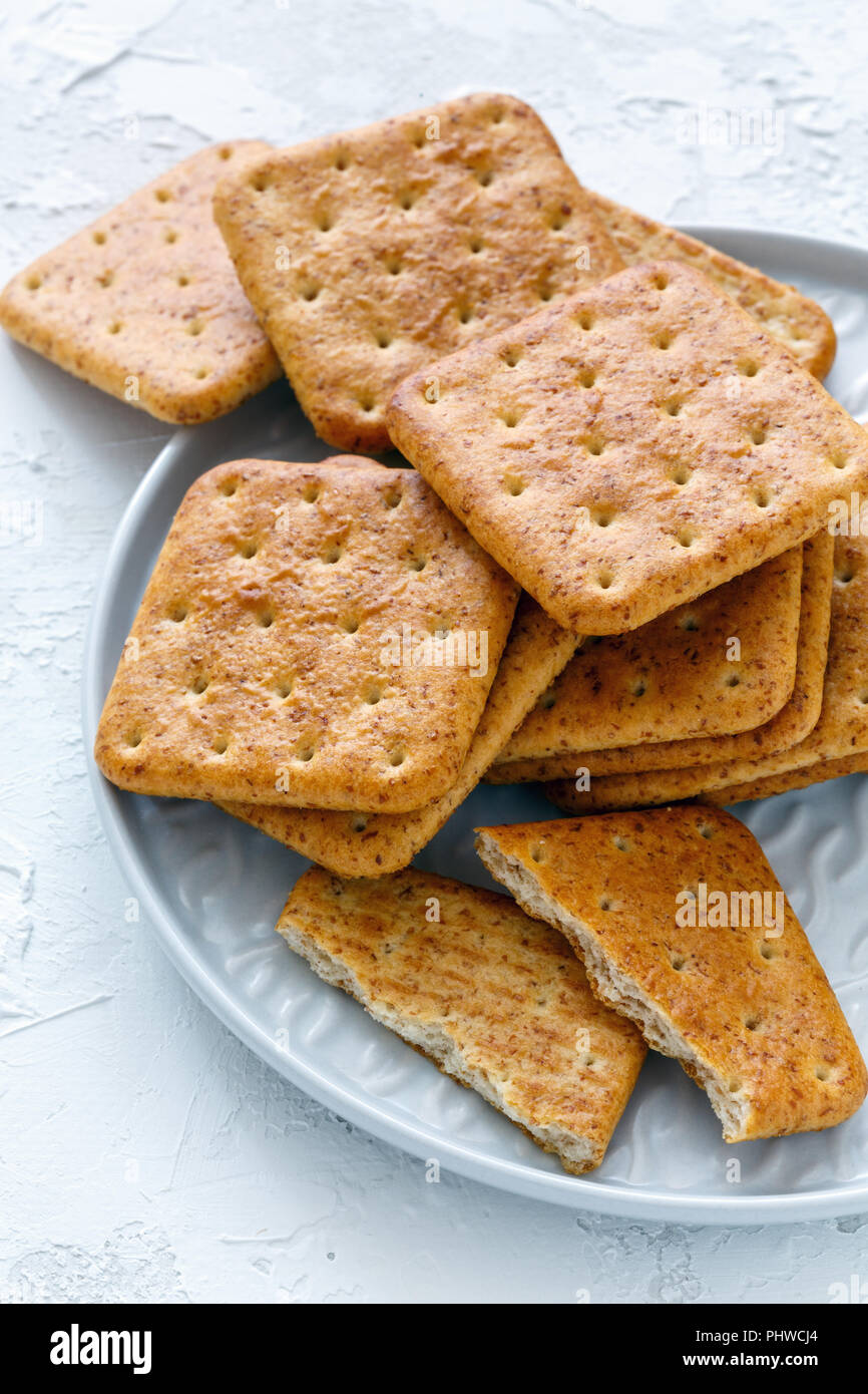 Cracker mit Weizenkleie. Stockfoto