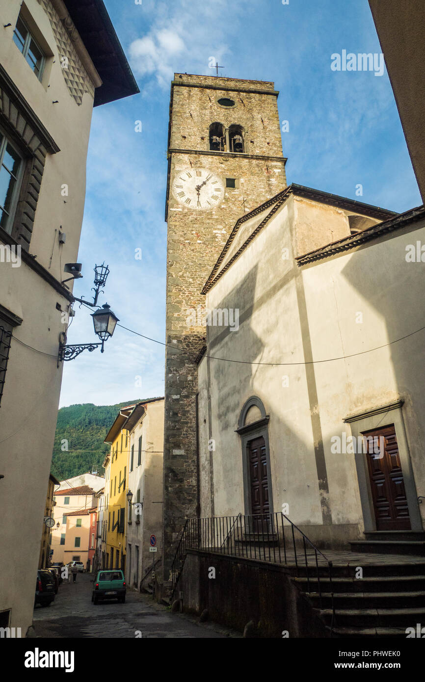 Die Stadt Borgo a Mozzano in der Provinz Lucca in der Toskana, Italien Stockfoto