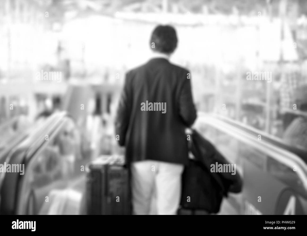 Verschwommen cocept Geschäftsmann verwendet Flughafen Rolltreppe Stockfoto