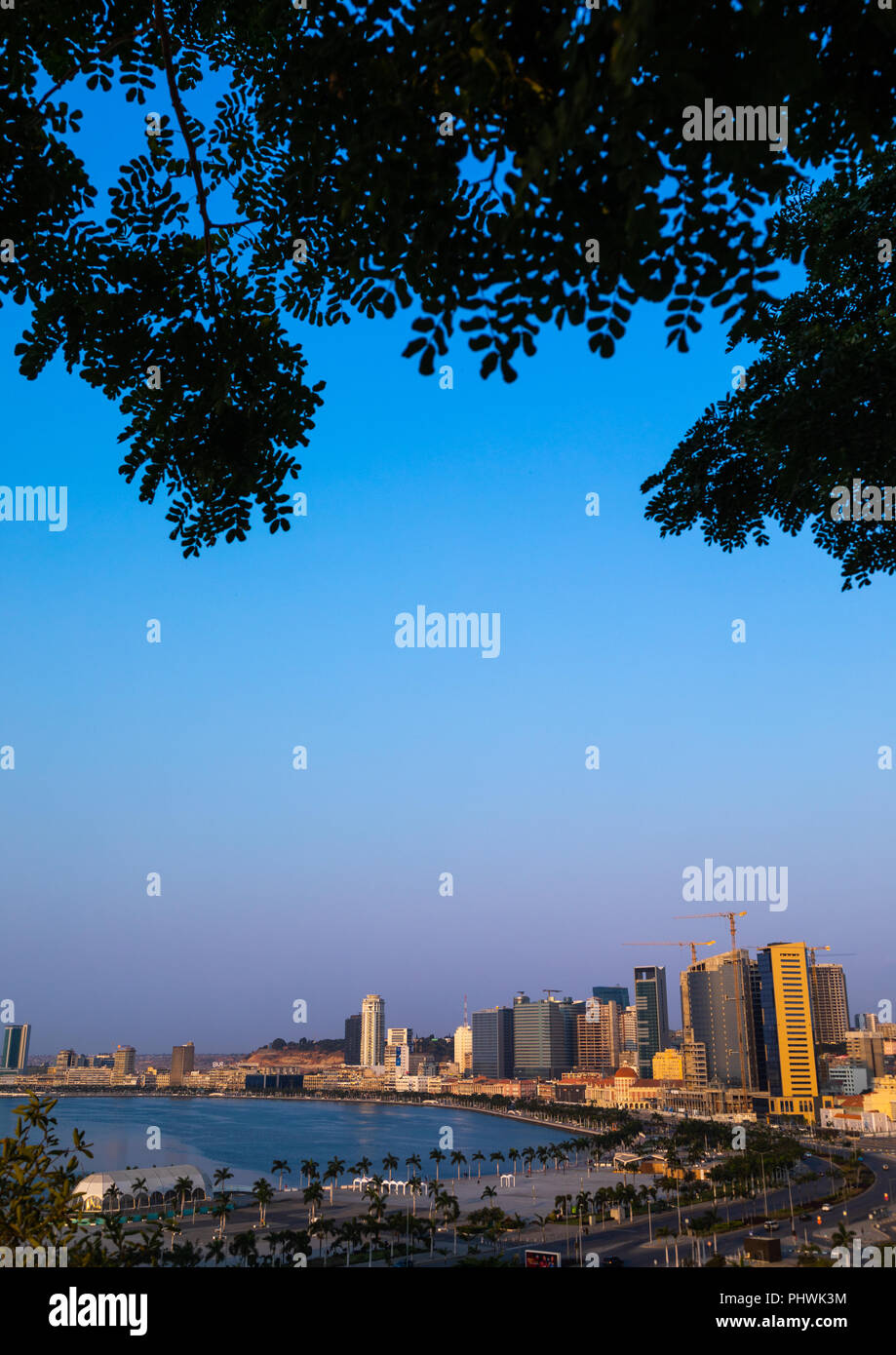 Blick über die Neue Rn Promenade namens Avenida 4 de Junho, Provinz Luanda, Luanda, Angola Stockfoto