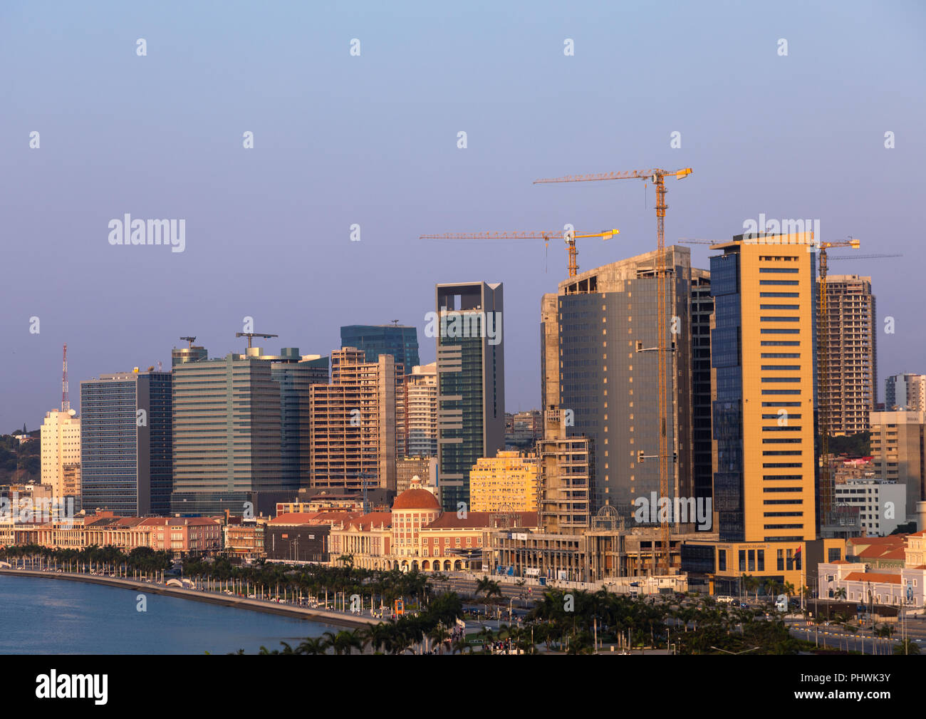 Blick über die Neue Rn Promenade namens Avenida 4 de Junho, Provinz Luanda, Luanda, Angola Stockfoto