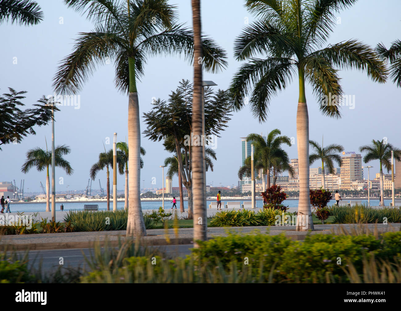 Blick über die Neue Rn Promenade namens Avenida 4 de Junho, Provinz Luanda, Luanda, Angola Stockfoto