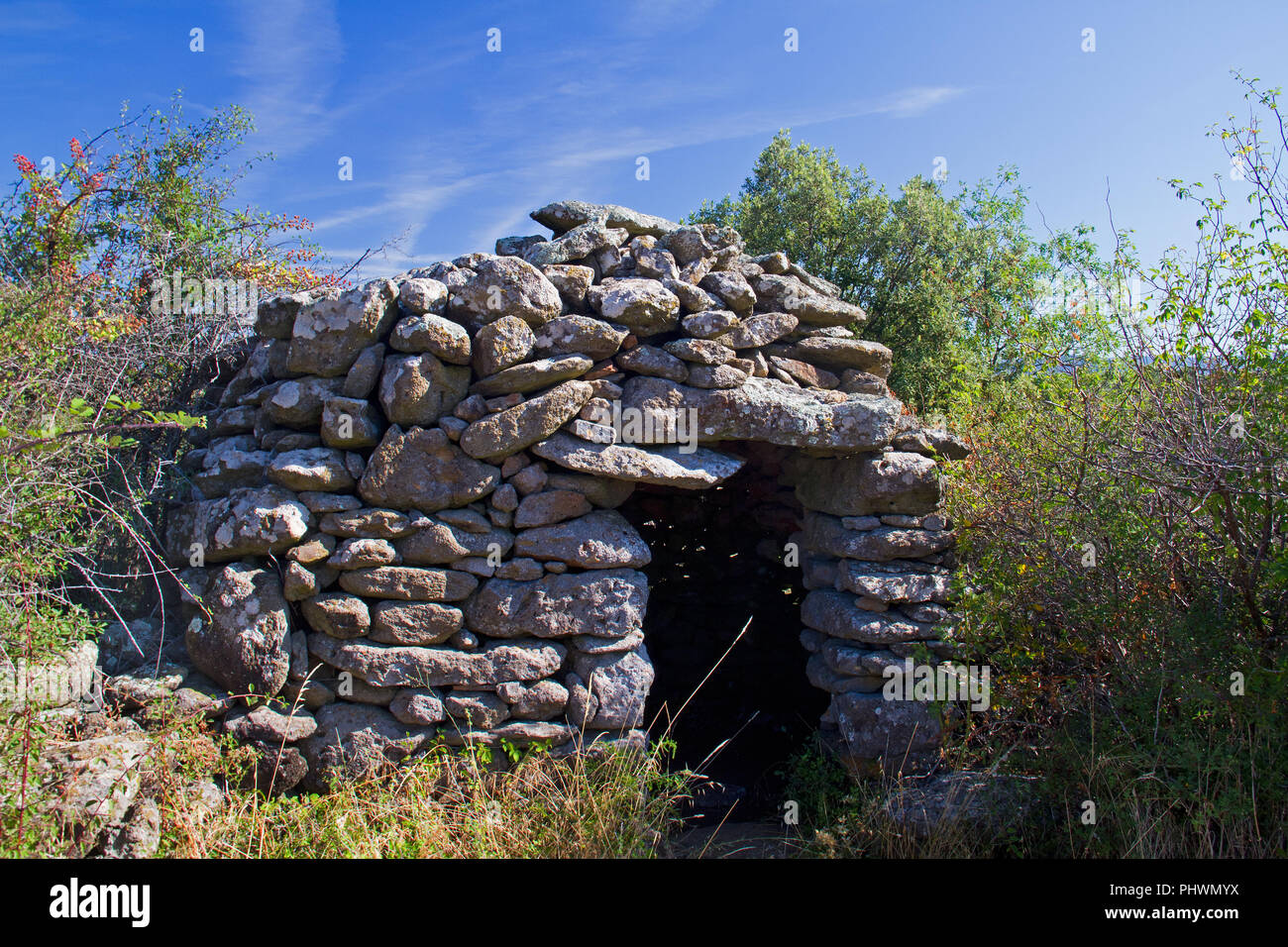 Traditionelle Trockenmauern Landwirte Hütte im Languedoc, Frankreich Stockfoto