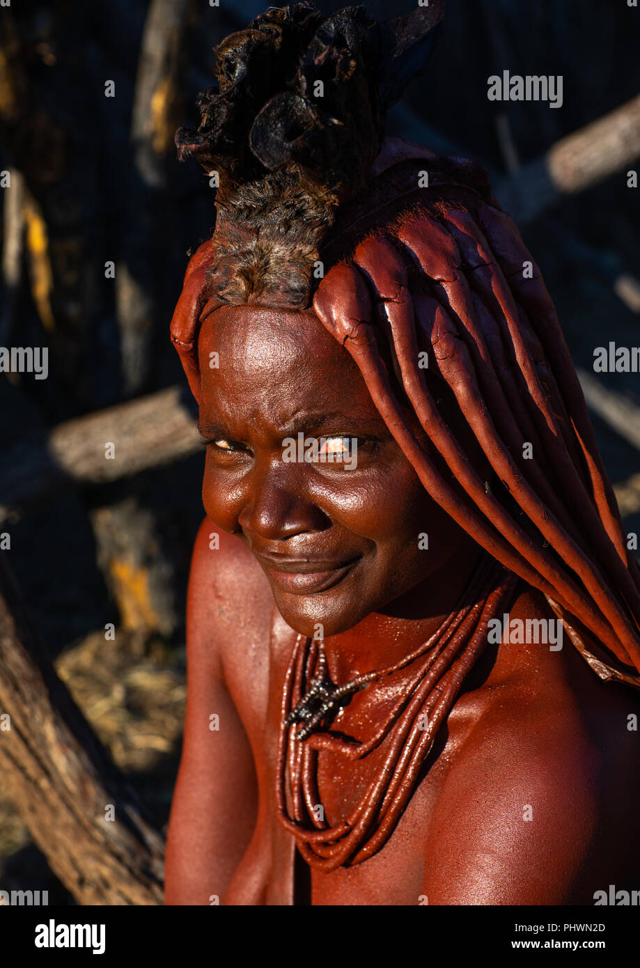 Himba Frau Porträt, Cunene Provinz, Oncocua, Angola Stockfoto