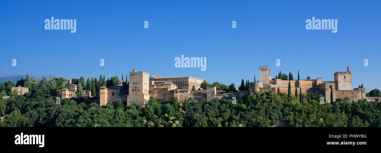 Panoramablick auf die Alhambra gesehen vom Albaicin Granada Andalusien Spanien Stockfoto