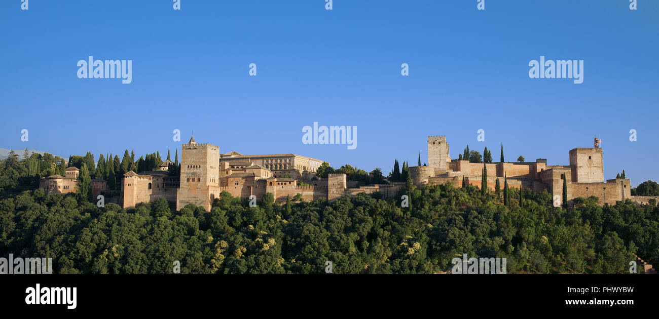 Panoramablick auf die Alhambra gesehen vom Albaicin Granada Andalusien Spanien Stockfoto