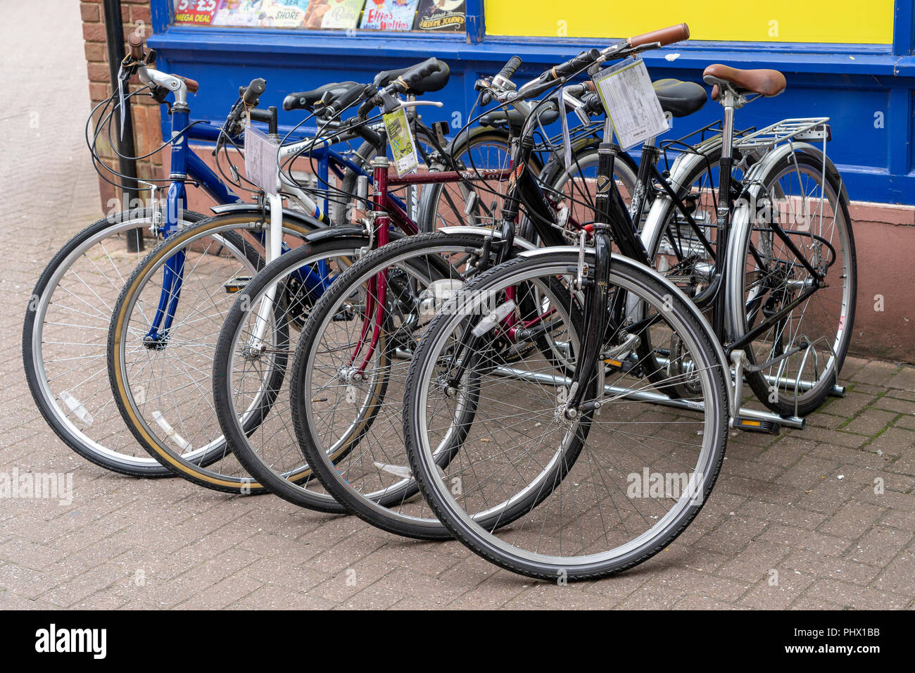 Fahrradverkauf fahrradpflaster -Fotos und -Bildmaterial in hoher Auflösung  – Alamy