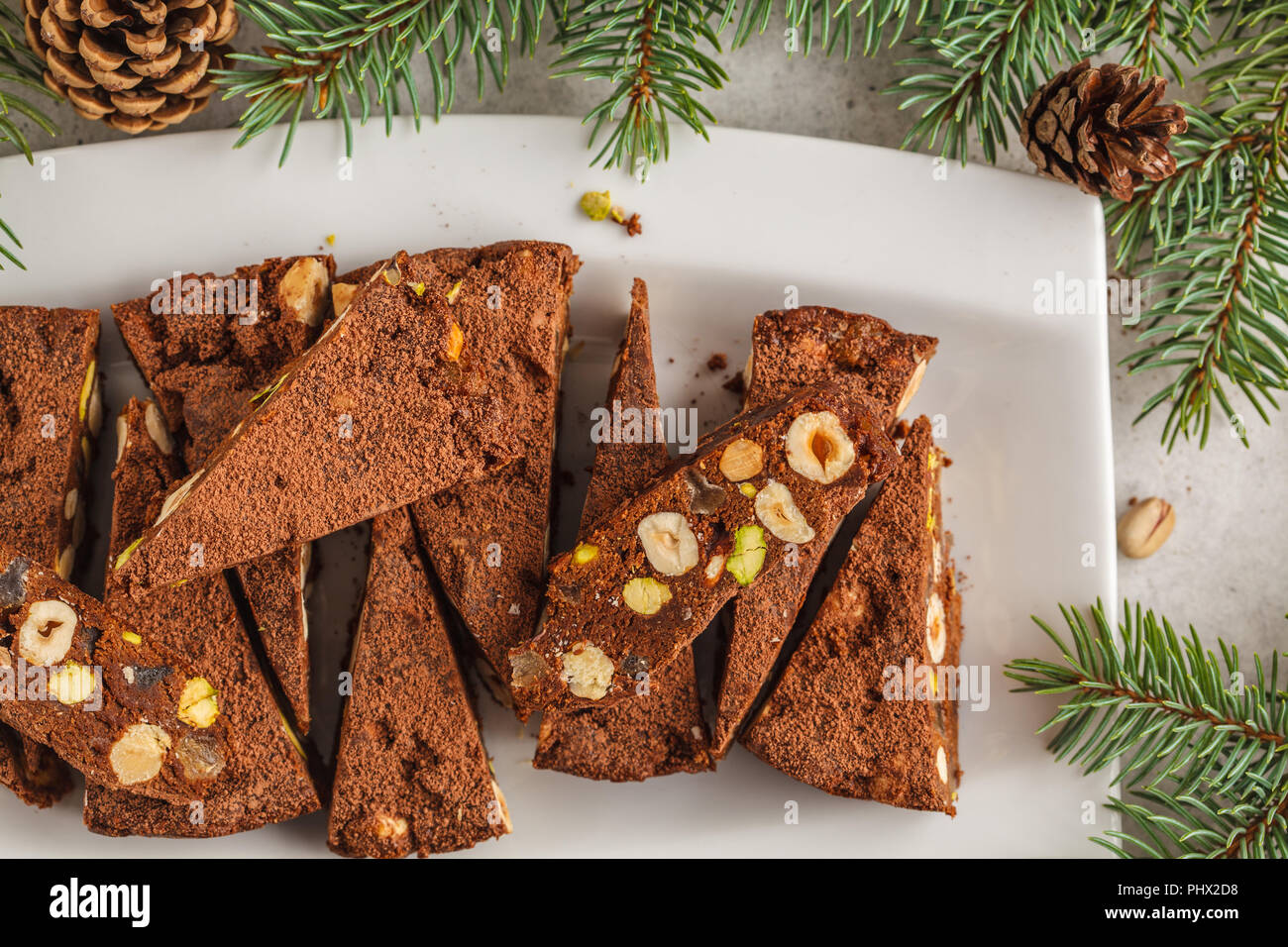 Italienische Weihnachten dessert Panforte mit Nüssen, Schokolade und ...
