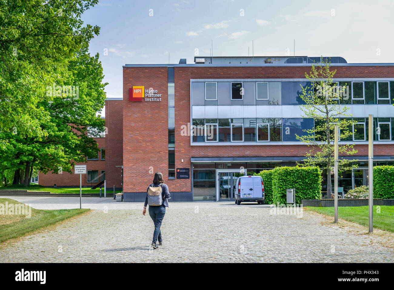 Ein Gebaeude, Hasso-Plattner-Institut, Prof.-Dr.-Helmert-Strasse, Babelsberg, Potsdam, Brandenburg, Deutschland Stockfoto