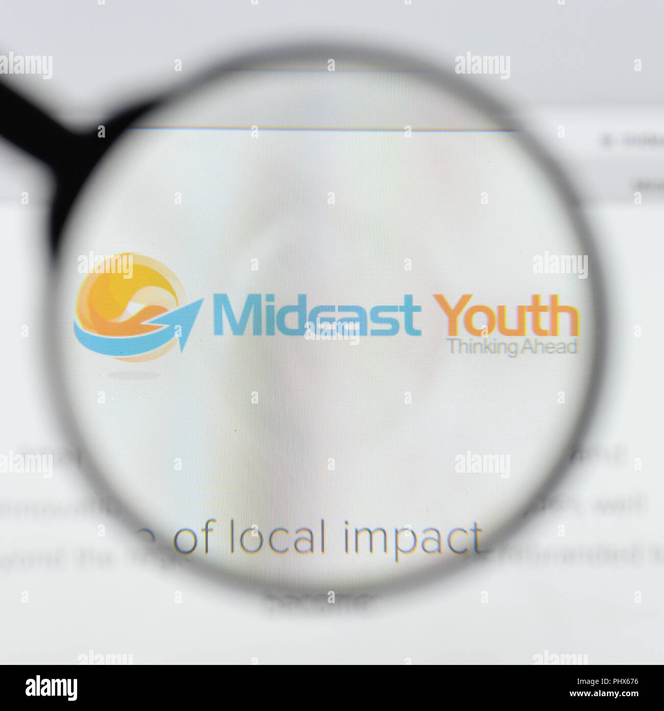 Mailand, Italien - 20 August 2018: Mittlerer Osten Jugend Homepage. Mittlerer Osten Jugend Logo sichtbar. Stockfoto