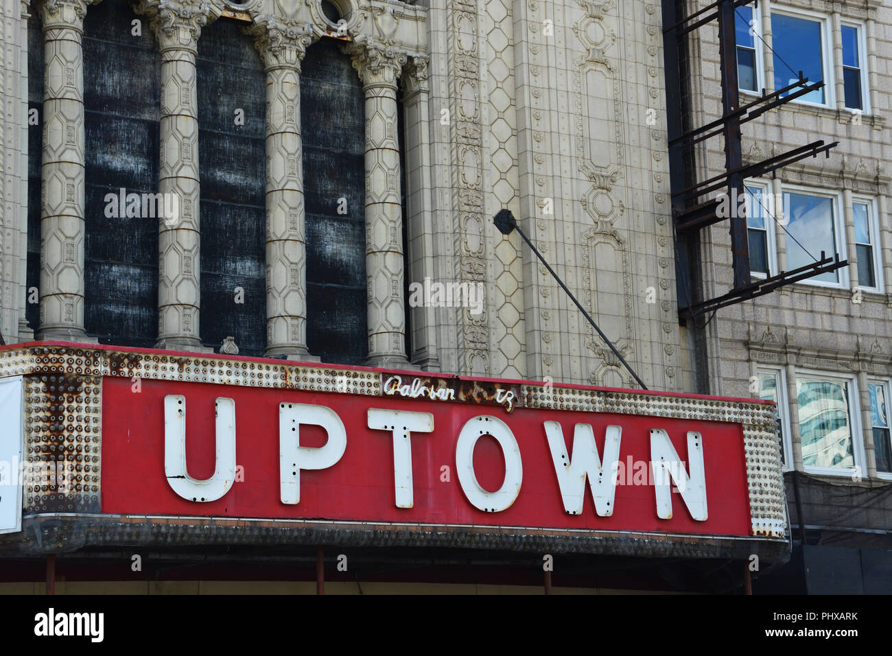 1925 eröffnet, dem Uptown Theater war ein 4,381 Sitz film Palast, und wechseln Sie in den Shows live in den 1970ern. Das Theater geschlossen in 1981. Stockfoto