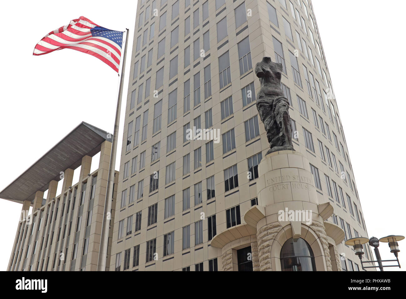 Die Carl B. Stokes United States Court House Gebäude an der West Superior Avenue in der Innenstadt von Cleveland, Ohio, USA. Stockfoto