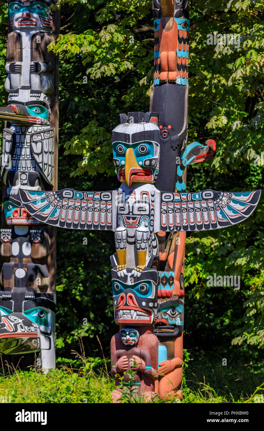 First Nations American Indian thunderbird Totem Pole in Brockton Point im Stanley Park in Vancouver, Kanada Stockfoto