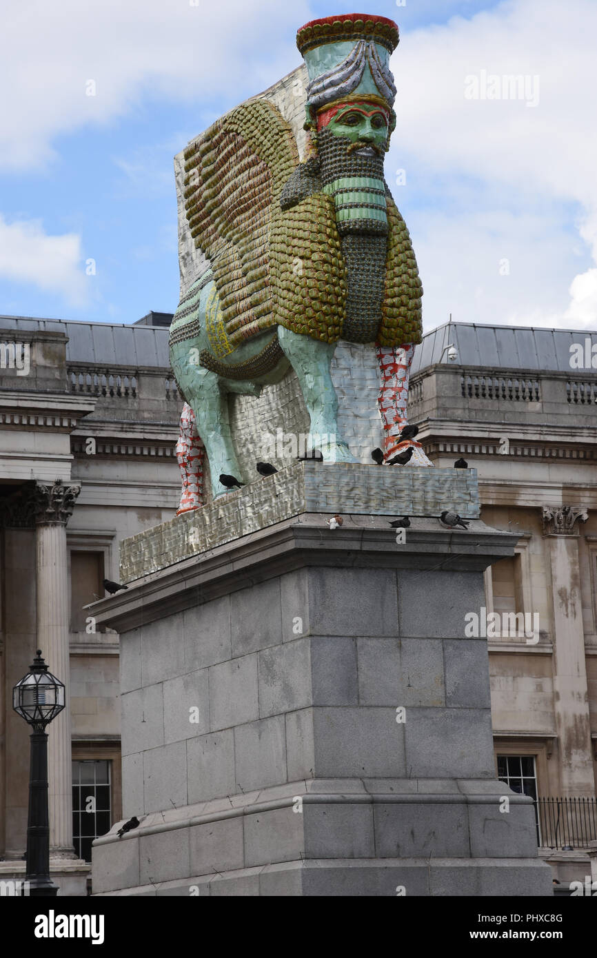 Der Unsichtbare Feind Sollte Nicht Existieren'. Skulptur auf dem vierten  Sockel von Michael Rakowitz, Trafalgar Square, London. GROSSBRITANNIEN  Stockfotografie - Alamy