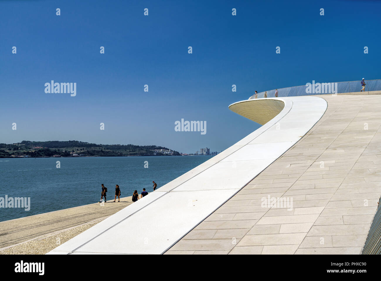 Portugal, Lissabon, Belem, MAAT, Museum für Kunst, Architektur und Technik am Ufer des Flusses Tejo im ehemaligen Kraftwerk untergebracht mit neuen Sekte Stockfoto