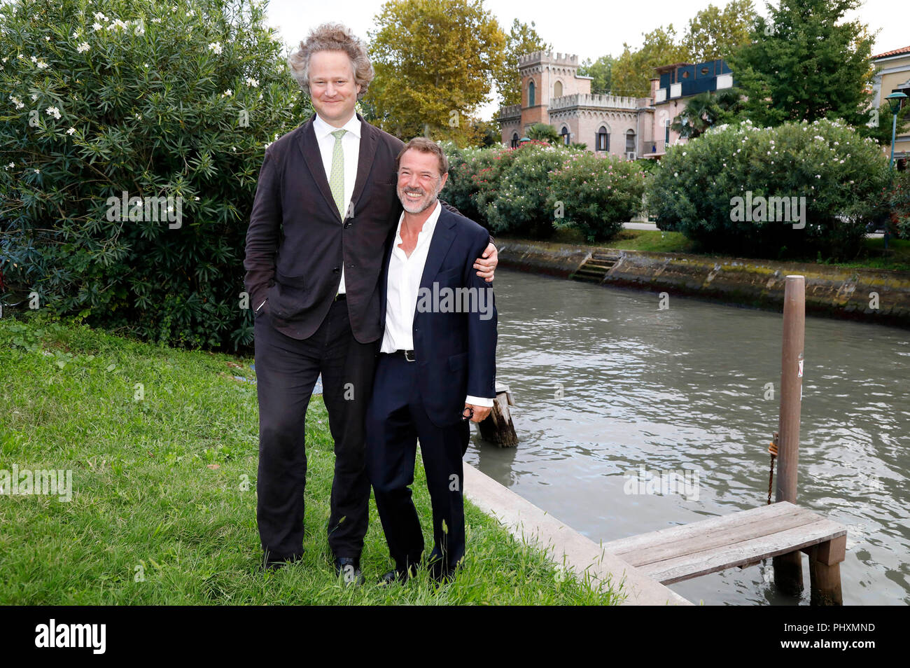 Venedig, Italien. 2. September 2018. Florian Henckel von Donnersmarck und Sebastian Koch am Abendessen Rezeption Der Film- und Medienstiftung NRW während des 75. Filmfestival von Venedig im Ristorante Valentino am 2. September 2018 in Venedig, Italien. Credit: Geisler-Fotopress GmbH/Alamy leben Nachrichten Stockfoto