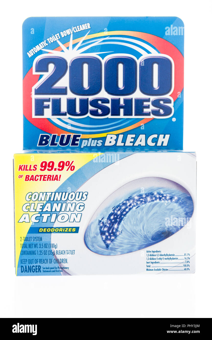 Winneconne, WI - 2. September 2018: ein Paket von 2000 spült Blau plus Bleichen der Toilet Bowl Cleaner auf einem isolierten Hintergrund Stockfoto