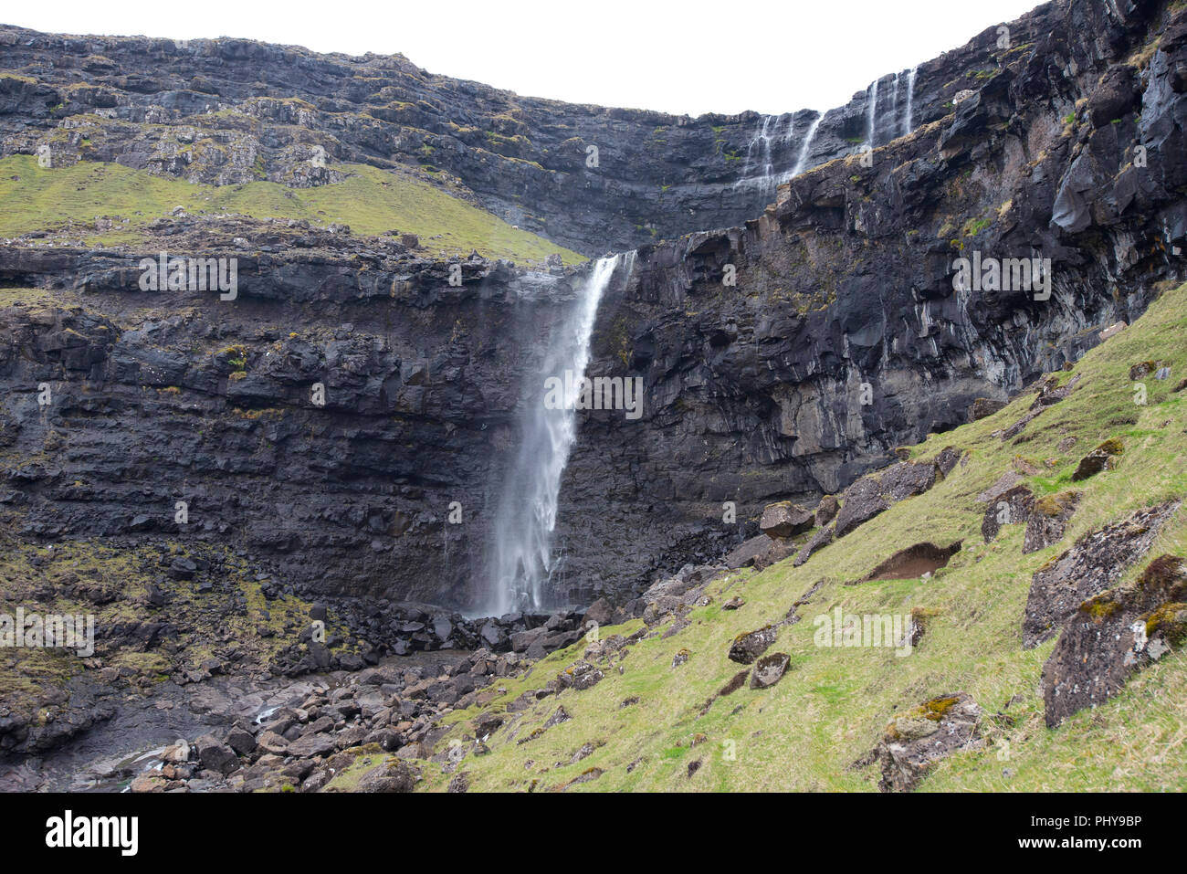 Fossá Wasserfall, Insel Streymoy. Färöer Inseln Stockfoto