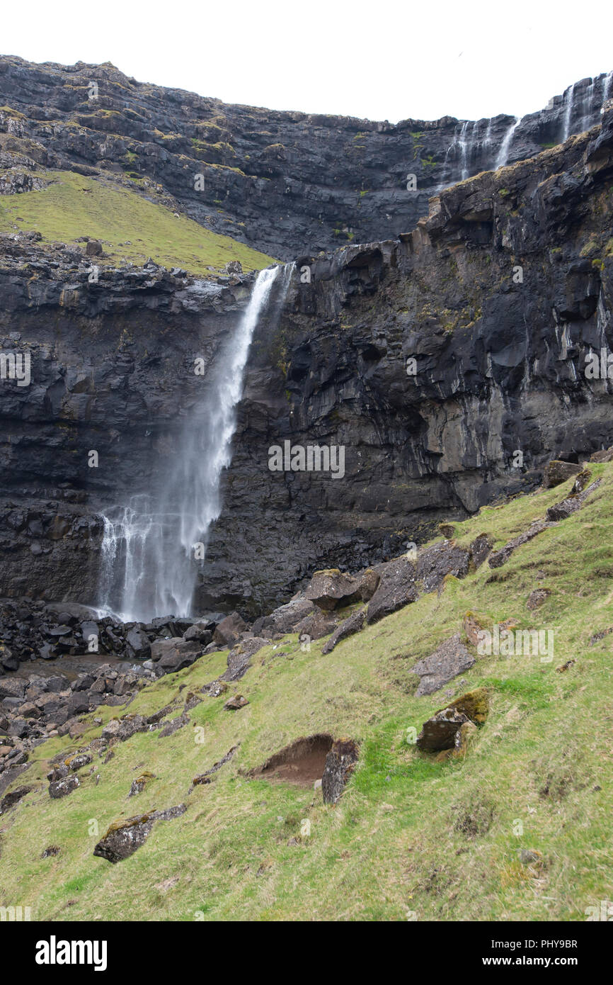 Fossá Wasserfall, Insel Streymoy. Färöer Inseln Stockfoto