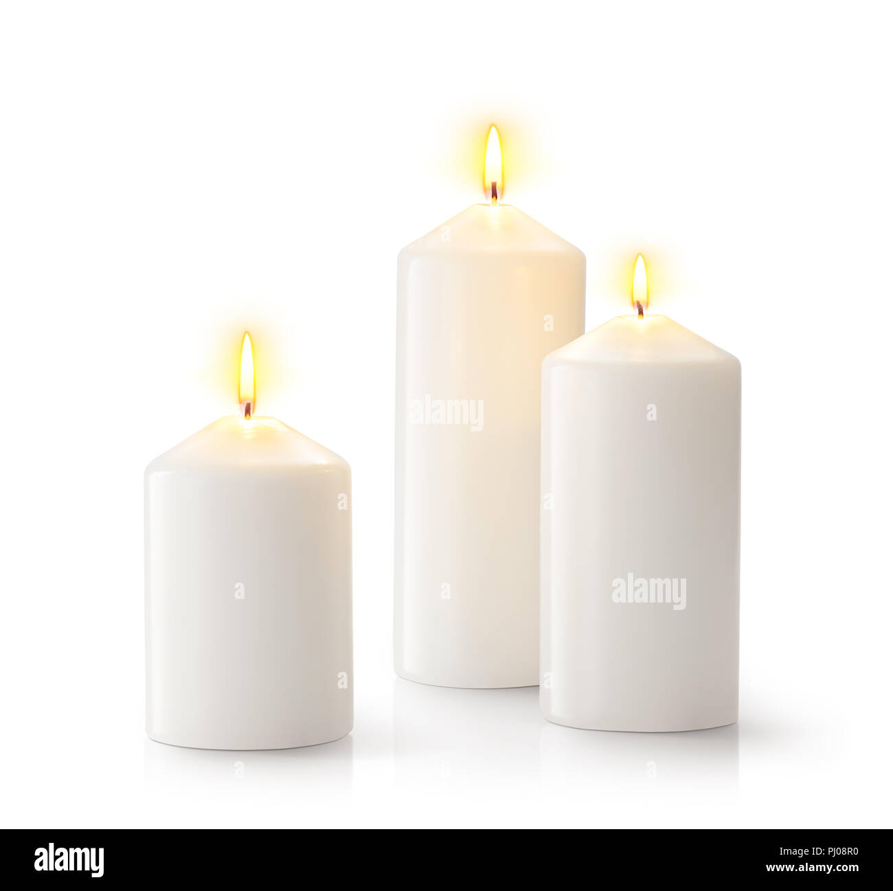Kerzen, die isoliert auf weißem Hintergrund Stockfoto