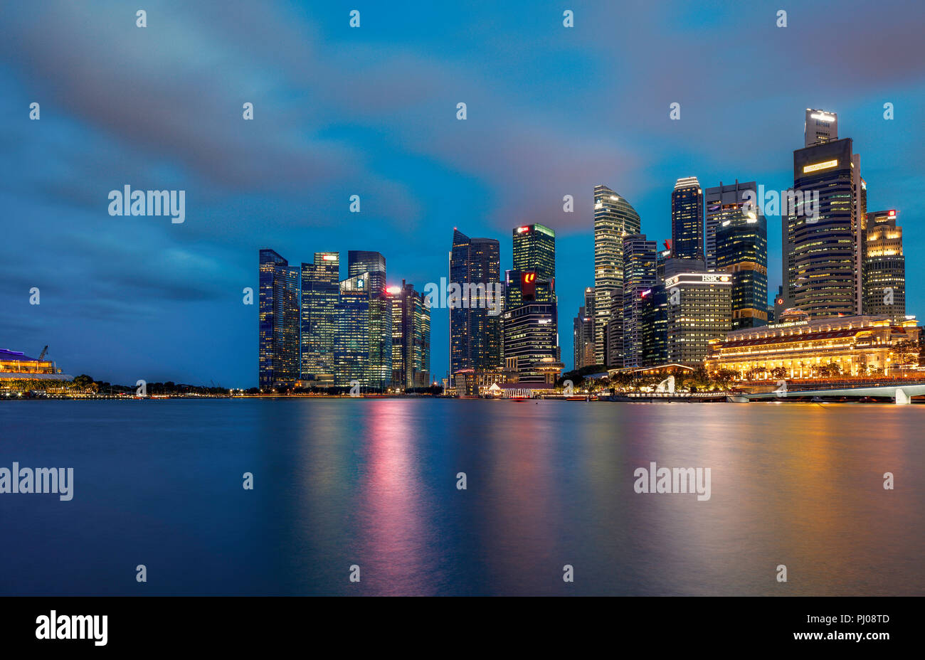 Die Singapur Skyline der Stadt von der Esplanade, Singapur. Stockfoto
