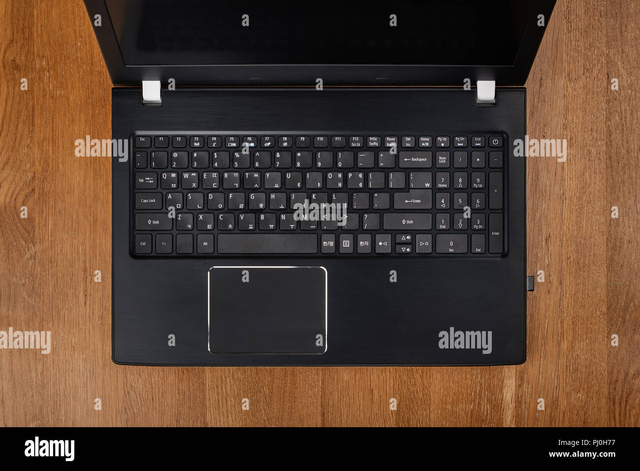 Laptop Tastatur auf einem Holz- Tabelle, Ansicht von oben Stockfoto