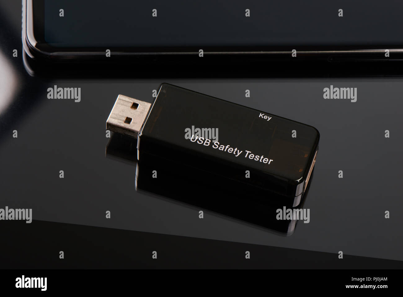 USB Digital-Multimeter für Strom und Spannung überwachen Stockfoto