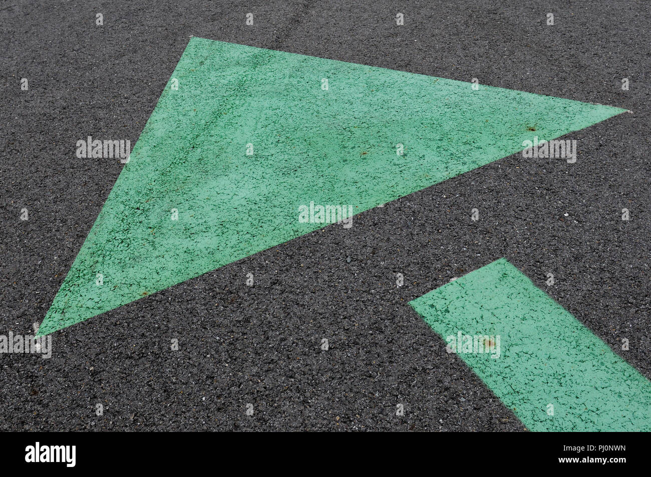 Markierungen auf Asphalt auf einem Flug Der Flughafen Toulouse, Frankreich Stockfoto