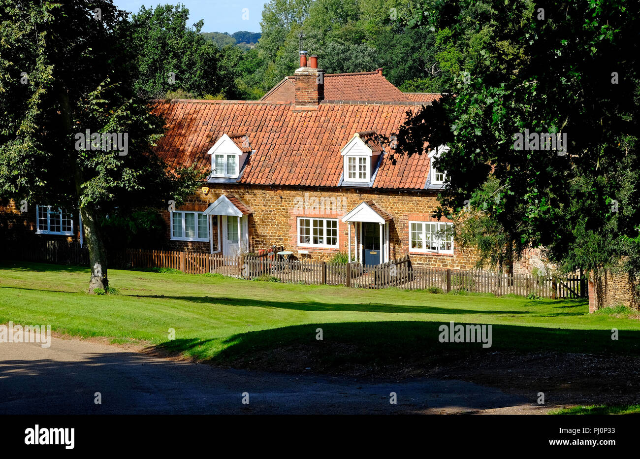 Hübsches Land Cottages, Castle Rising, West Norfolk, England Stockfoto