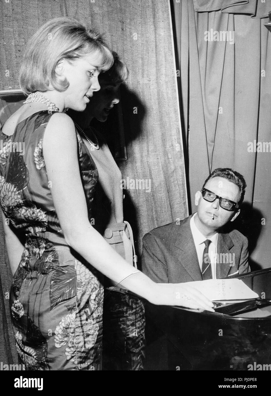 Alice und Ellen Kessler, 60 s Stockfotografie Alamy