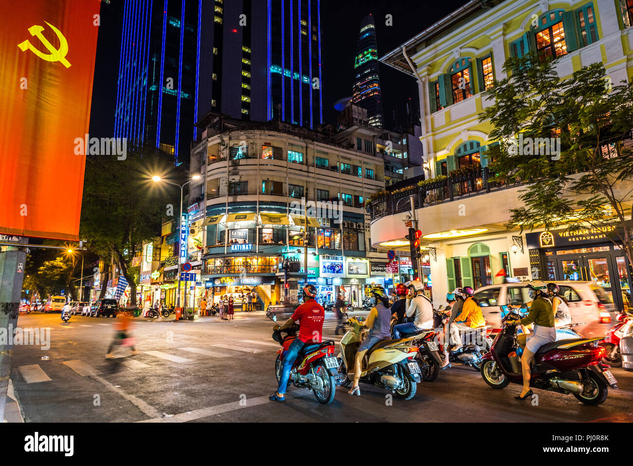 Ho Chi Minh City, Vietnam - am 27. April 2018: Nacht Blick von Mac Thi Buoi und Dong Khoi Straße. Stockfoto